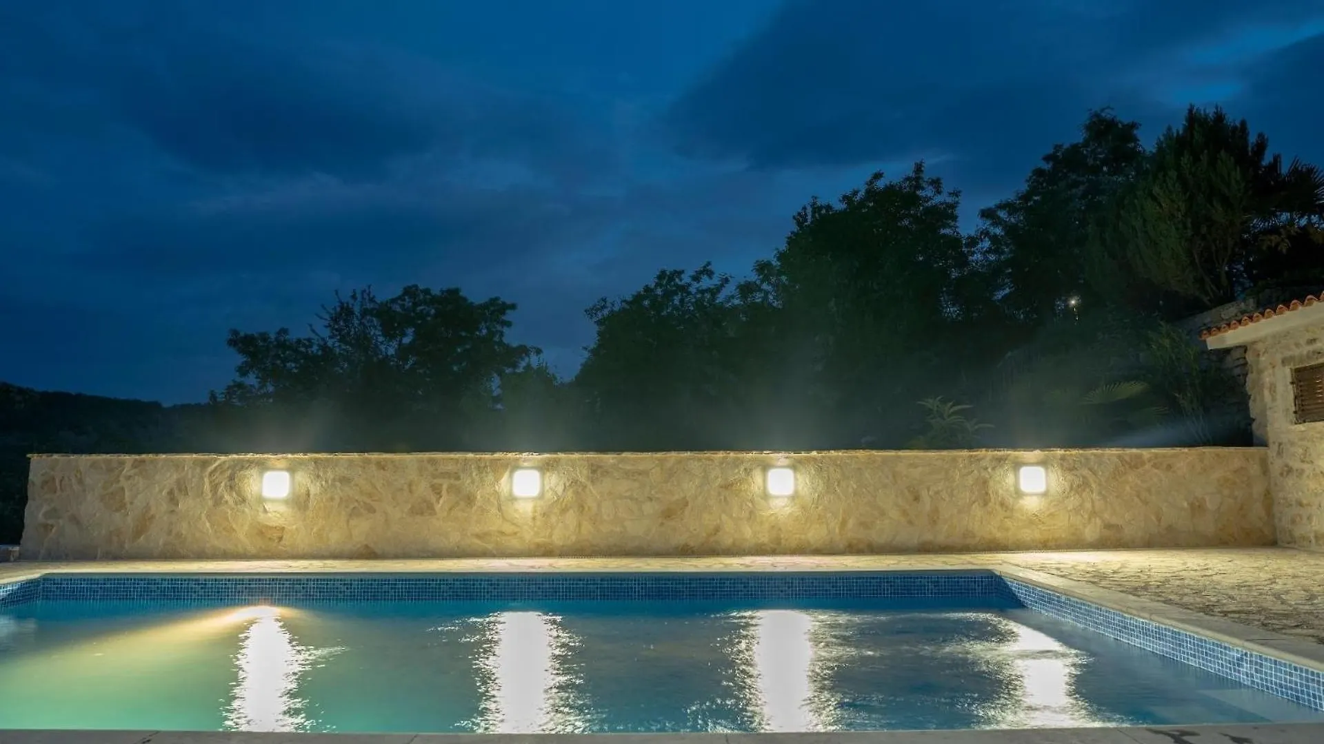 Wunderschoen Eingerichtete Villa Mit Pool Und Garten Vižinada 0*,