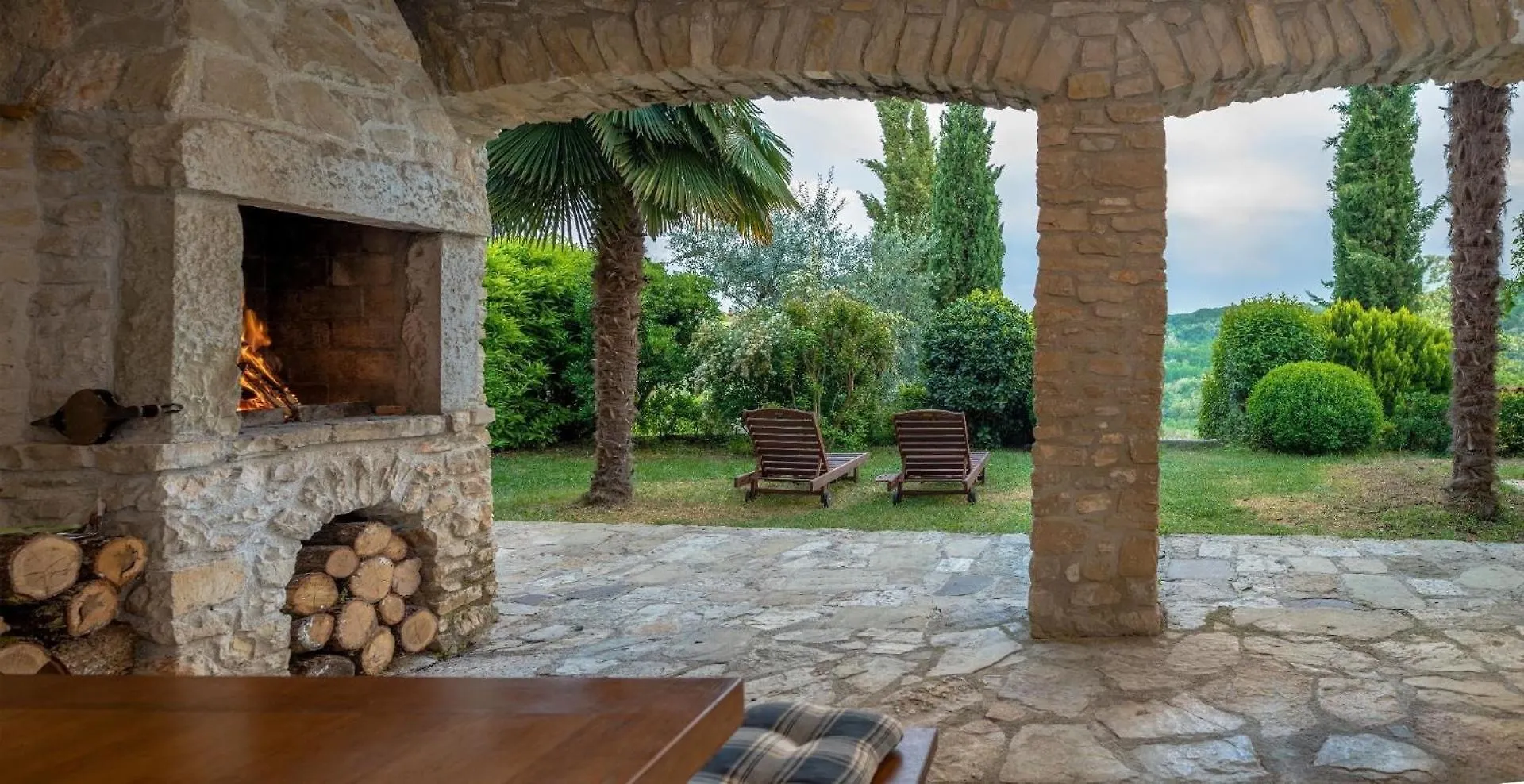 Wunderschoen Eingerichtete Villa Mit Pool Und Garten Vižinada